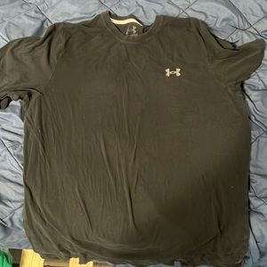Mens L under armor t shirt
